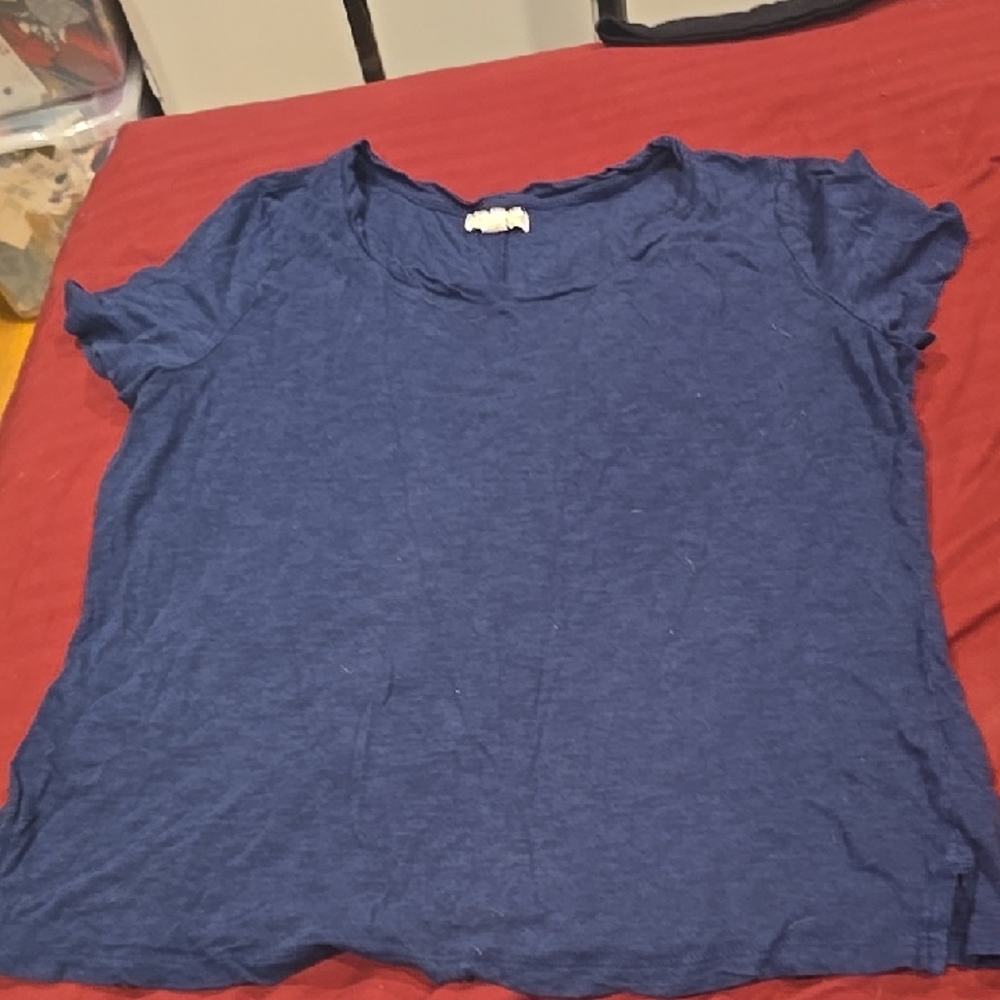 ❤️10/$13 Euc Knox Rose Blue Shirt